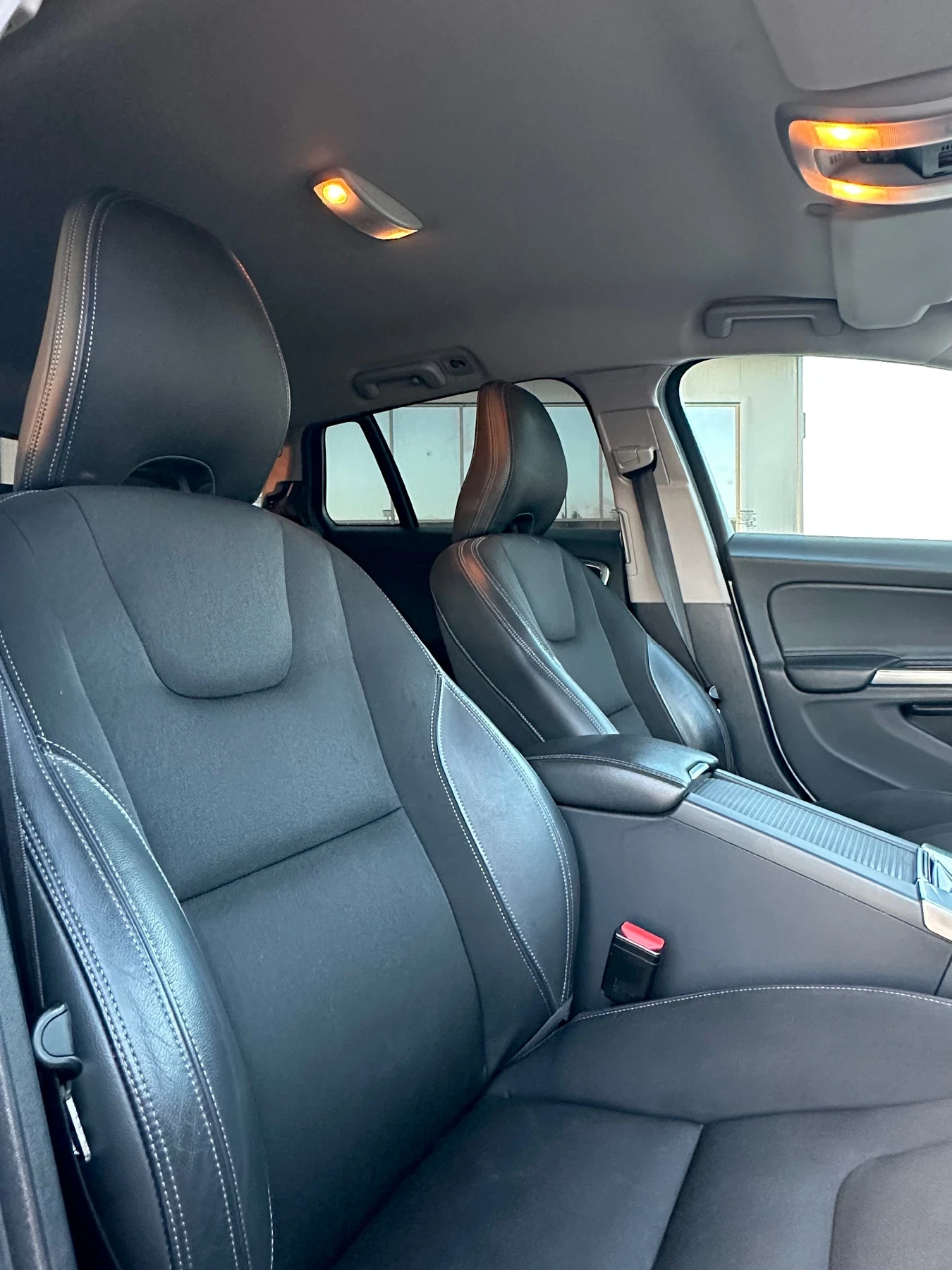Volvo V60 Cross Country 2.0 D3 , снимка 10 - Автомобили и джипове - 56331511