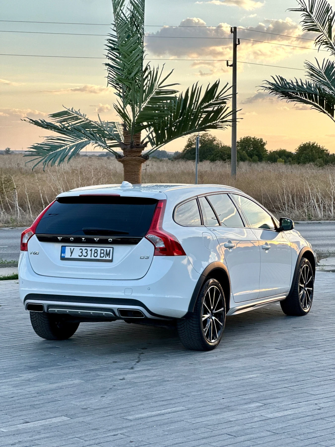 Volvo V60 Cross Country 2.0 D3 , снимка 5 - Автомобили и джипове - 56331511