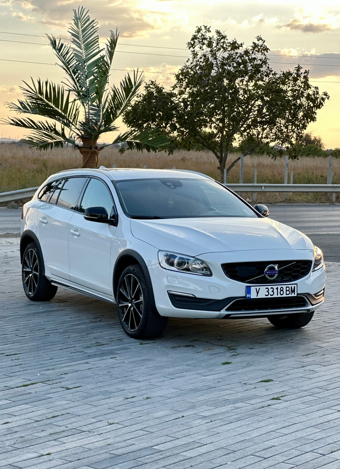 Volvo V60 Cross Country 2.0 D3 , снимка 2 - Автомобили и джипове - 56331511