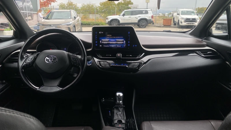 Toyota C-HR Classy 1.8 HEV, снимка 11 - Автомобили и джипове - 52665059