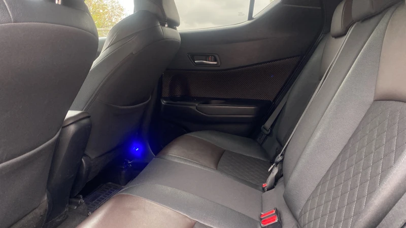 Toyota C-HR Classy 1.8 HEV, снимка 12 - Автомобили и джипове - 52665059