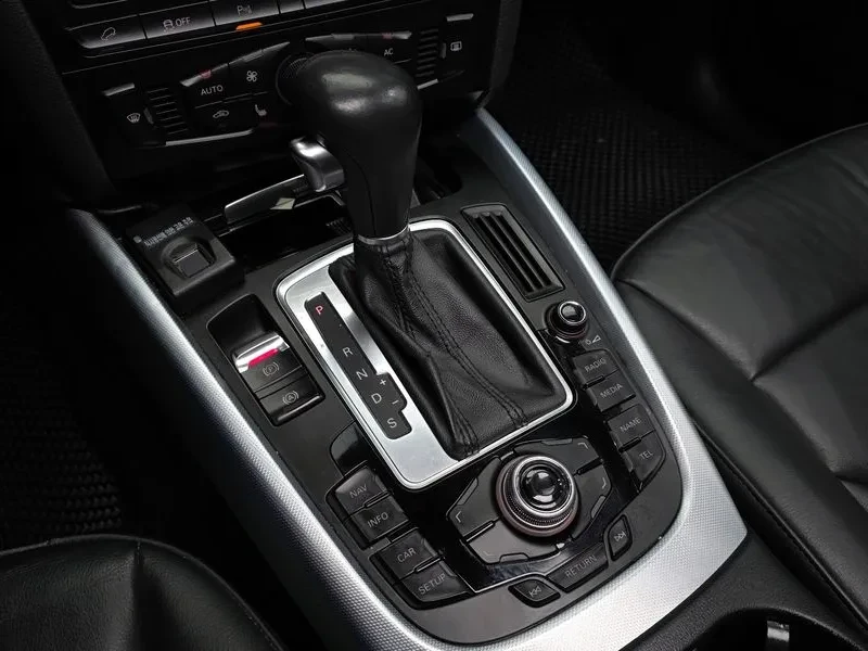 Audi Q5 2.0 TDI Quattro, снимка 9 - Автомобили и джипове - 55129973