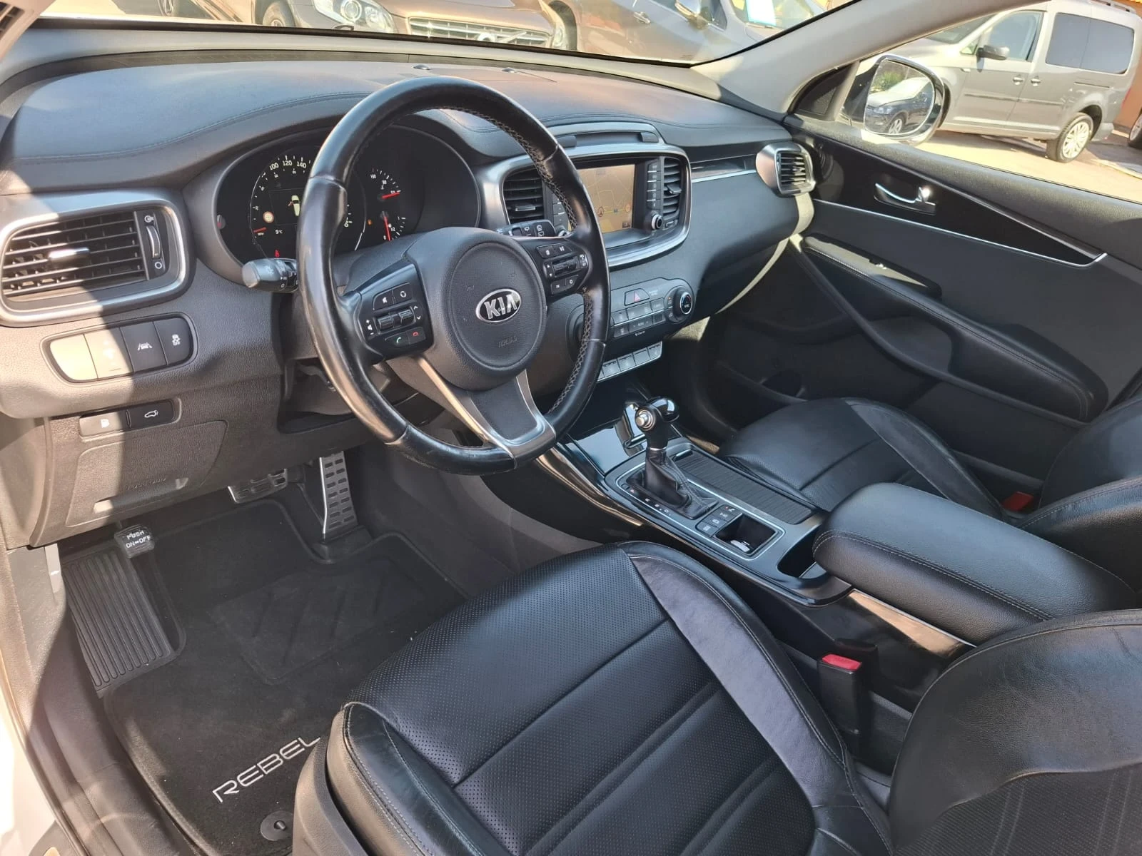 Kia Sorento 2.2 CRDI  * УНИКАЛЕН * , снимка 6 - Автомобили и джипове - 53843954