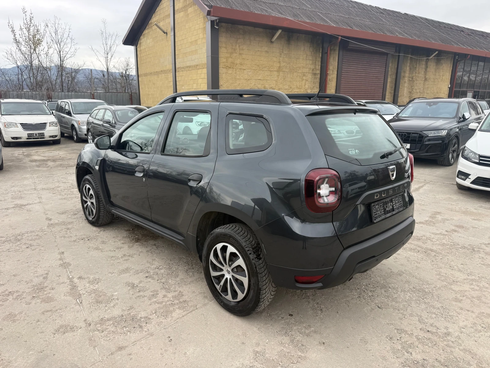 Dacia Duster 1.6i Газ заводска, снимка 5 - Автомобили и джипове - 54057209