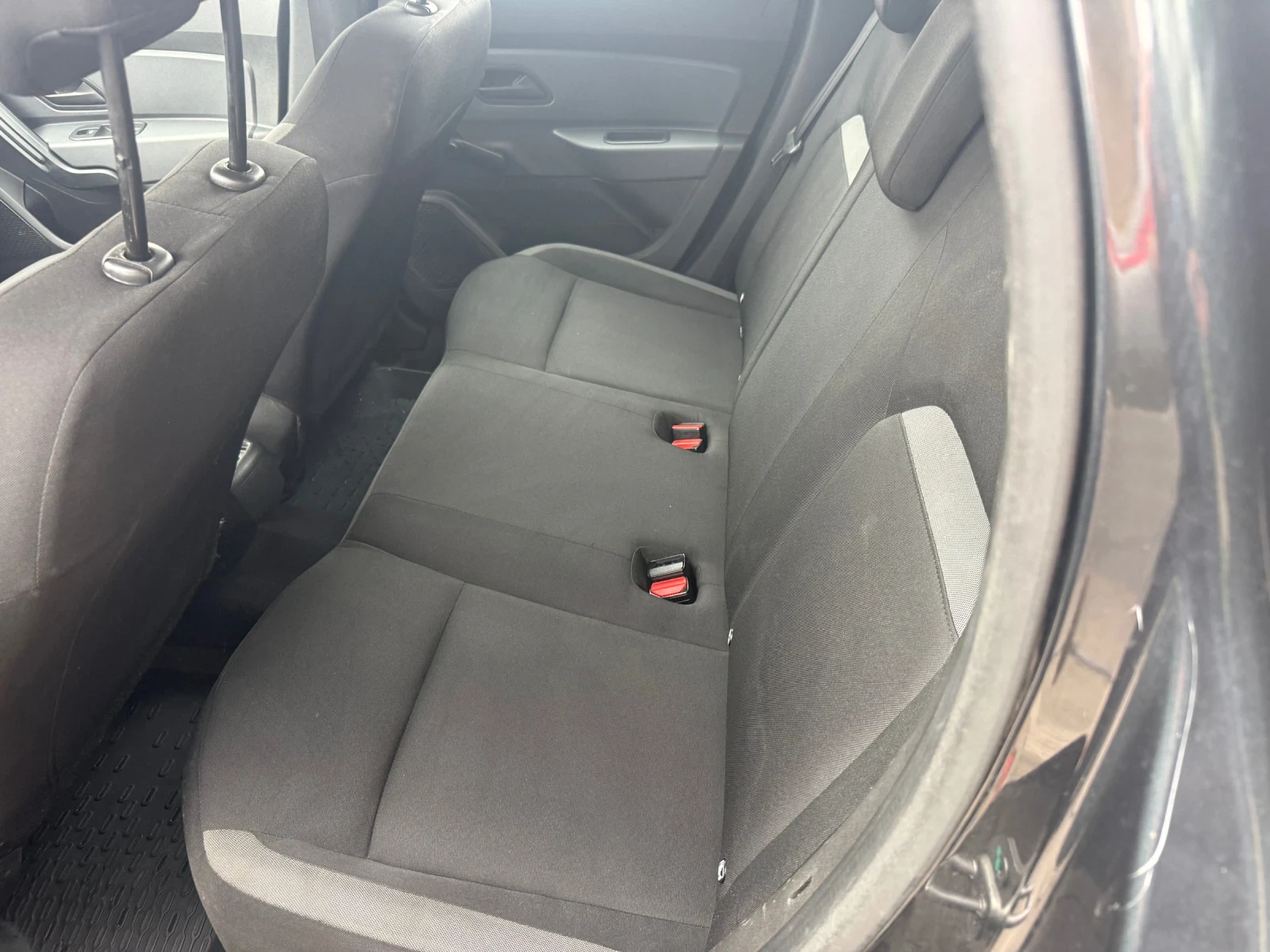 Dacia Duster 1.6i Газ заводска, снимка 10 - Автомобили и джипове - 54057209