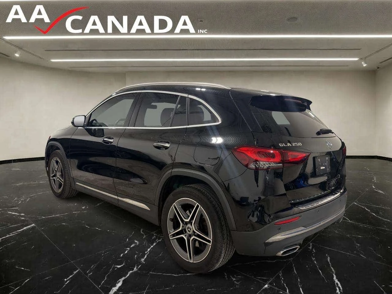 Mercedes-Benz GLA 250 * AMG PKG * ПАНОРАМА * 360 КАМЕРА * АМБИЕНТНО * , снимка 5 - Автомобили и джипове - 55030217