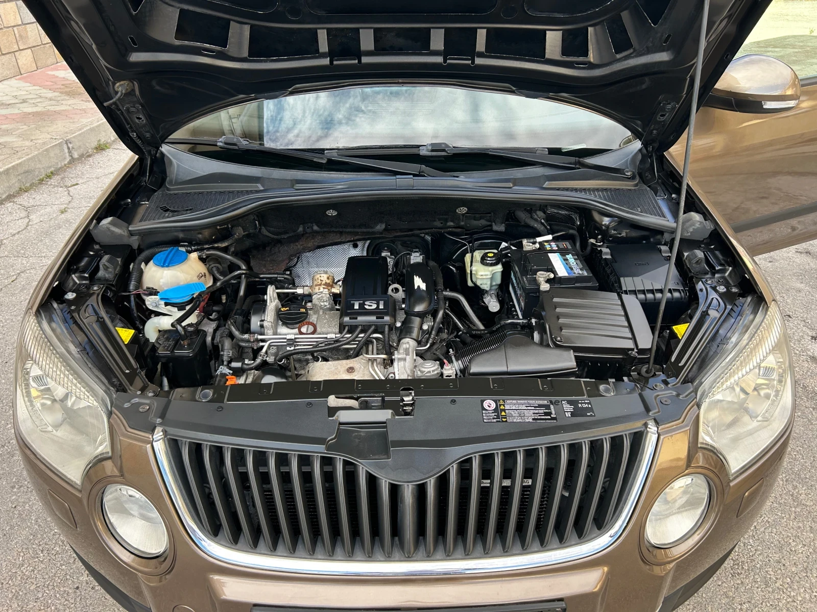 Skoda Yeti 1.2TSI 105k.c. КЛИМАТИК, снимка 15 - Автомобили и джипове - 56199827