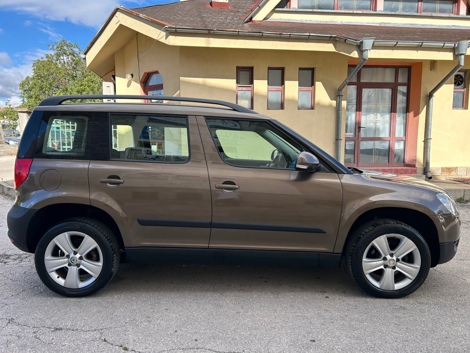 Skoda Yeti 1.2TSI 105k.c. КЛИМАТИК, снимка 4 - Автомобили и джипове - 56199827