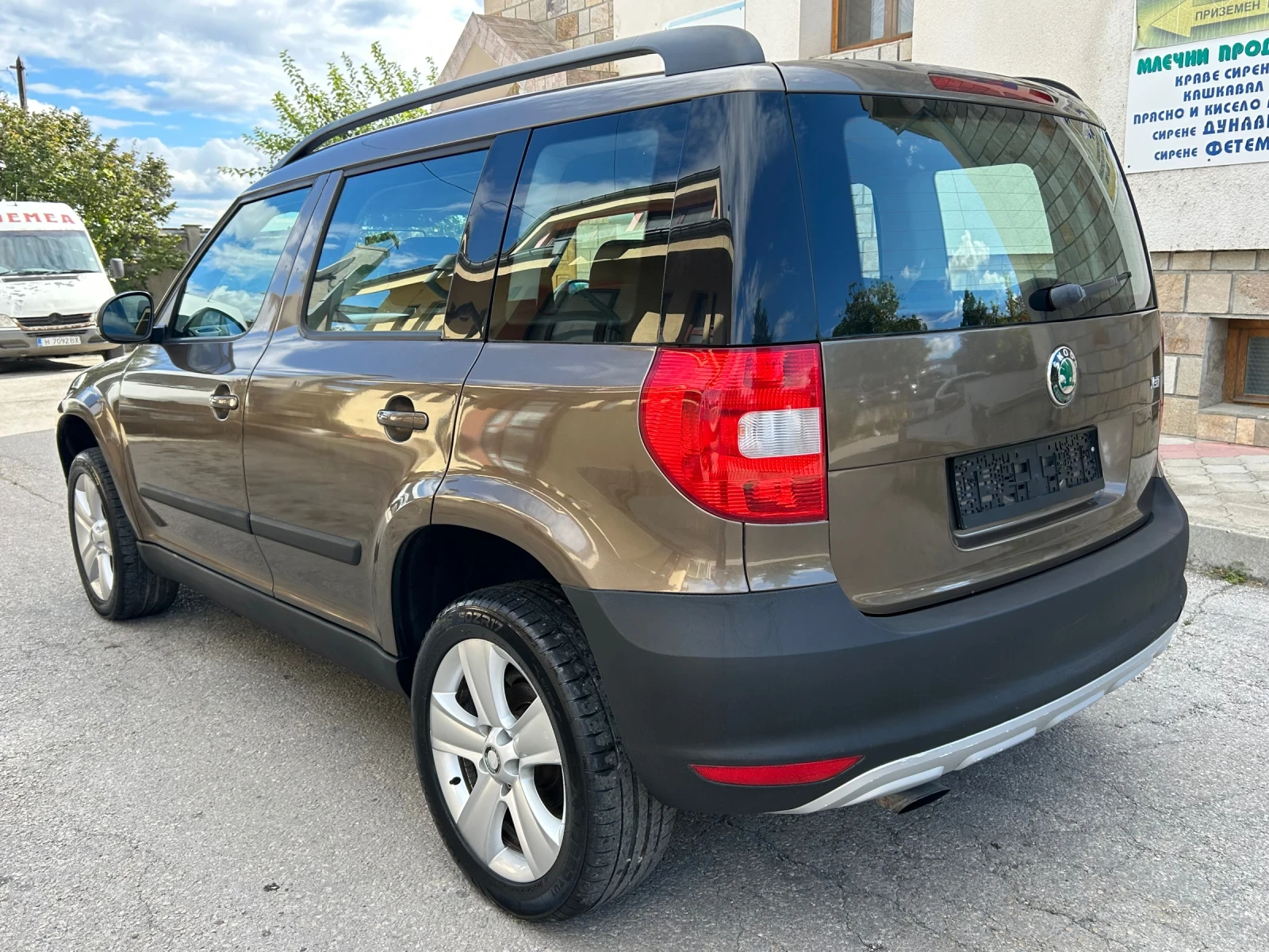 Skoda Yeti 1.2TSI 105k.c. КЛИМАТИК, снимка 6 - Автомобили и джипове - 56199827