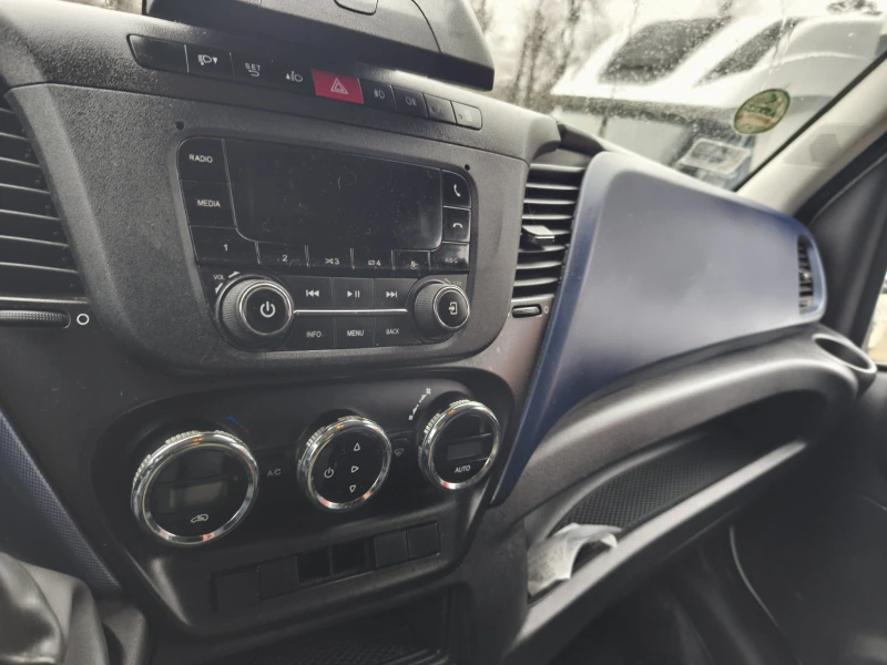Iveco Daily ДВОЙНА КАБИНА ///  ЛИЗИНГ, снимка 10 - Бусове и автобуси - 52576074