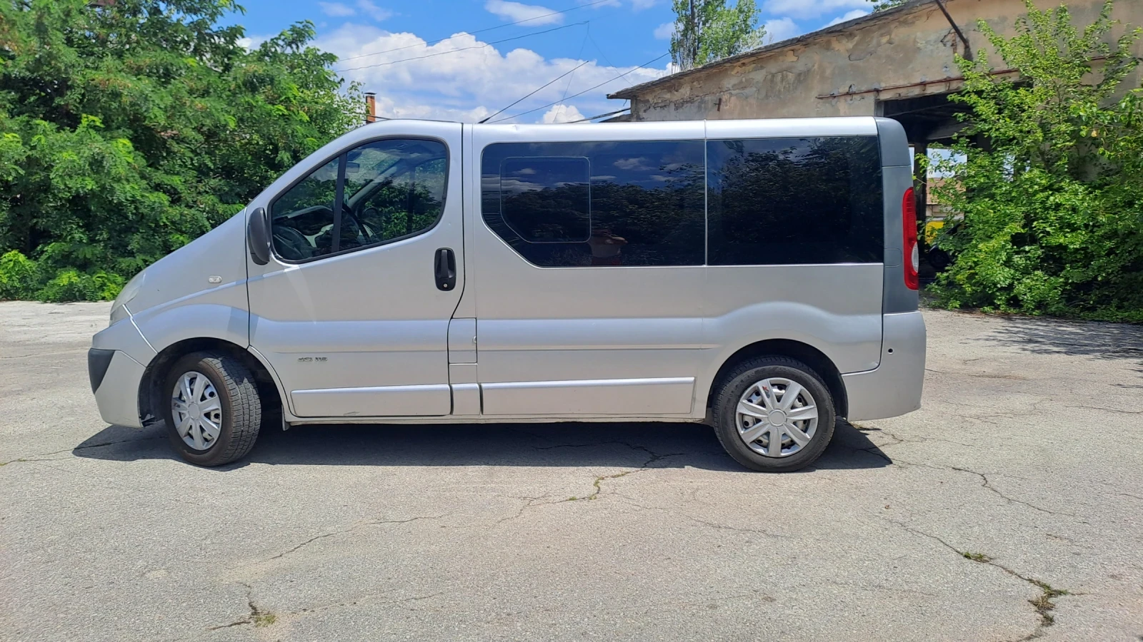 Renault Trafic 2.0, снимка 8 - Бусове и автобуси - 55285695