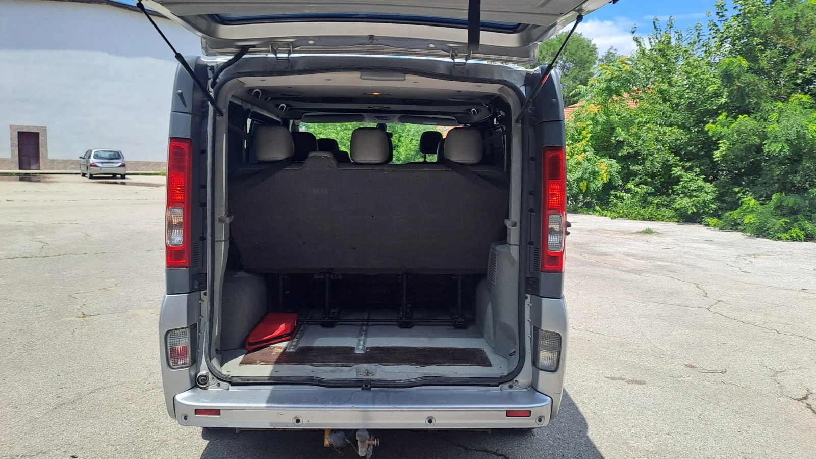 Renault Trafic 2.0, снимка 9 - Бусове и автобуси - 55285695