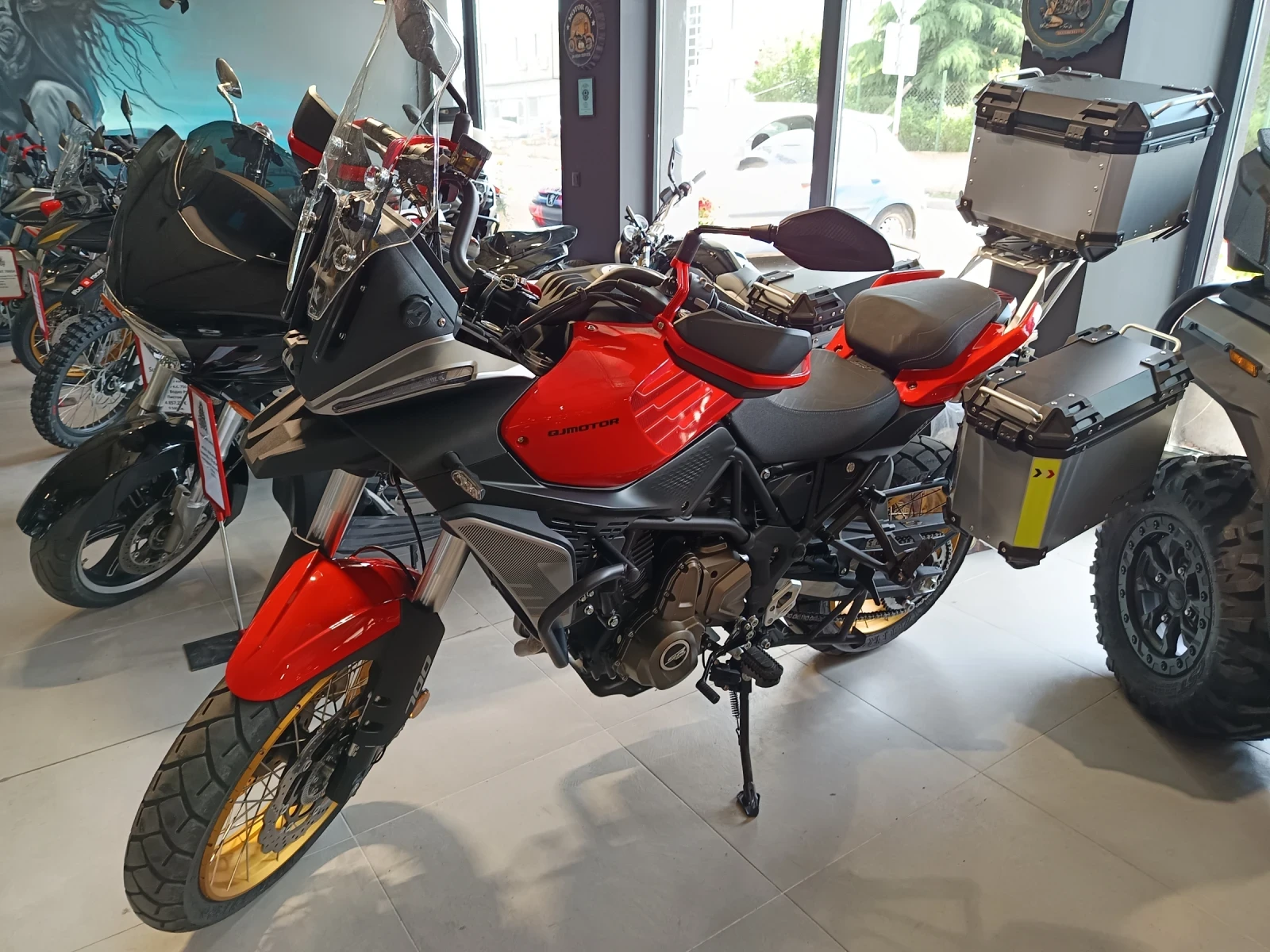 QJMotor SRT 700SX, снимка 2 - Мотоциклети и мототехника - 54784346