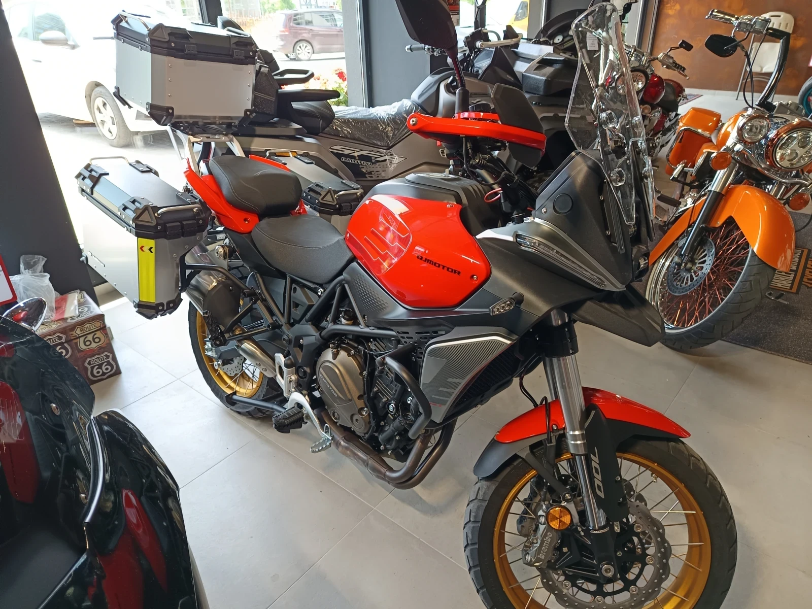 QJMotor SRT 700SX, снимка 4 - Мотоциклети и мототехника - 54784346