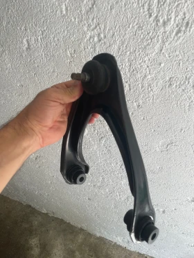 Продавам носач за преден десен горен  шарнир на Хонда Црв 1998 г., снимка 4 - Части - 52394613