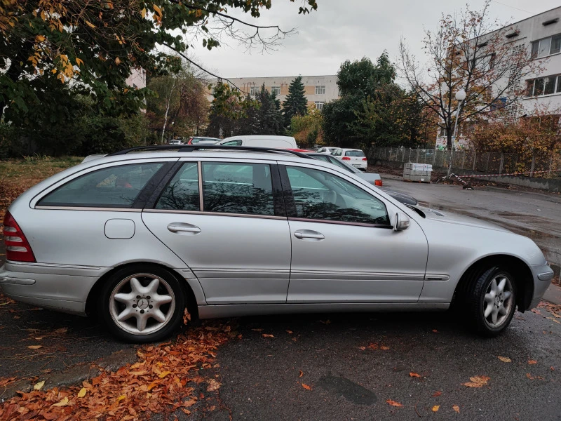 Mercedes-Benz C 180, снимка 4 - Автомобили и джипове - 47295614