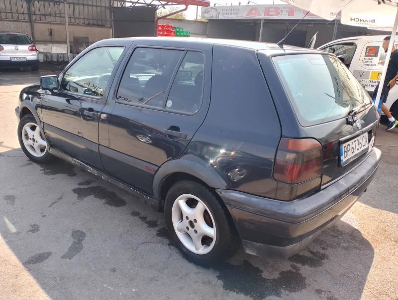 VW Golf 1.8, снимка 5 - Автомобили и джипове - 47382016