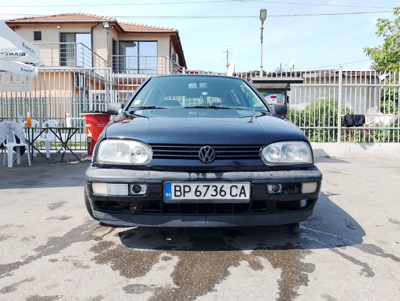 VW Golf 1.8, снимка 3 - Автомобили и джипове - 47382016