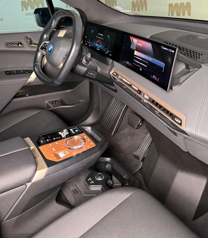 BMW iX 40 xDrive* SkyLounge* H/K* SoftClose, снимка 10 - Автомобили и джипове - 53538247