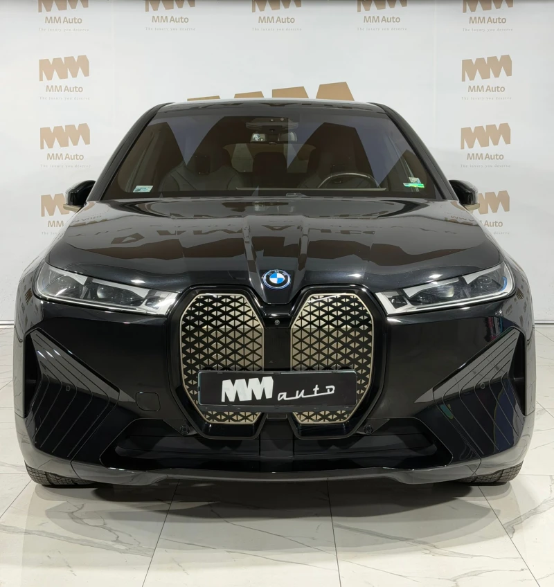 BMW iX 40 xDrive* SkyLounge* H/K* SoftClose, снимка 4 - Автомобили и джипове - 53538247