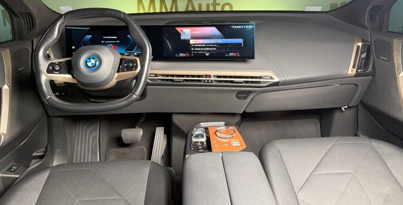 BMW iX 40 xDrive* SkyLounge* H/K* SoftClose, снимка 11 - Автомобили и джипове - 53538247