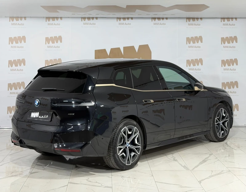 BMW iX 40 xDrive* SkyLounge* H/K* SoftClose, снимка 3 - Автомобили и джипове - 53538247