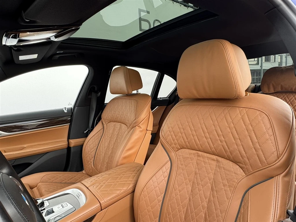 BMW 750 xDrive Sedan - изображение 8