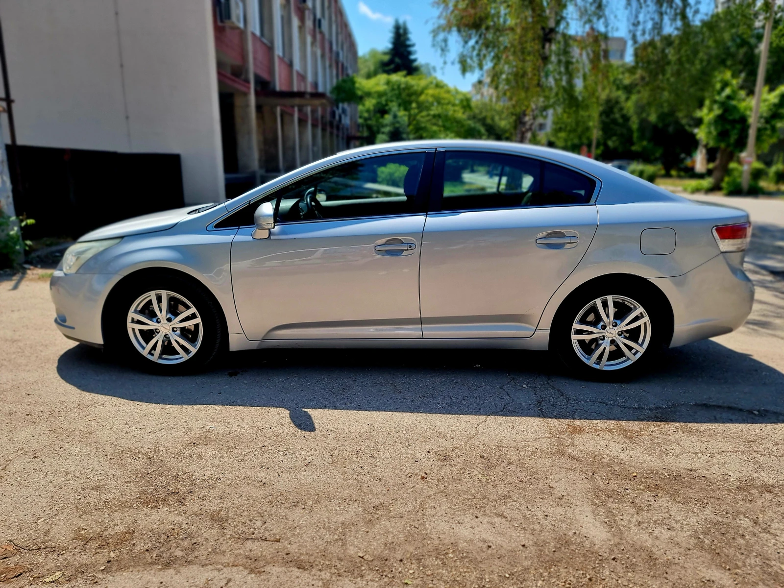 Toyota Avensis  - изображение 4