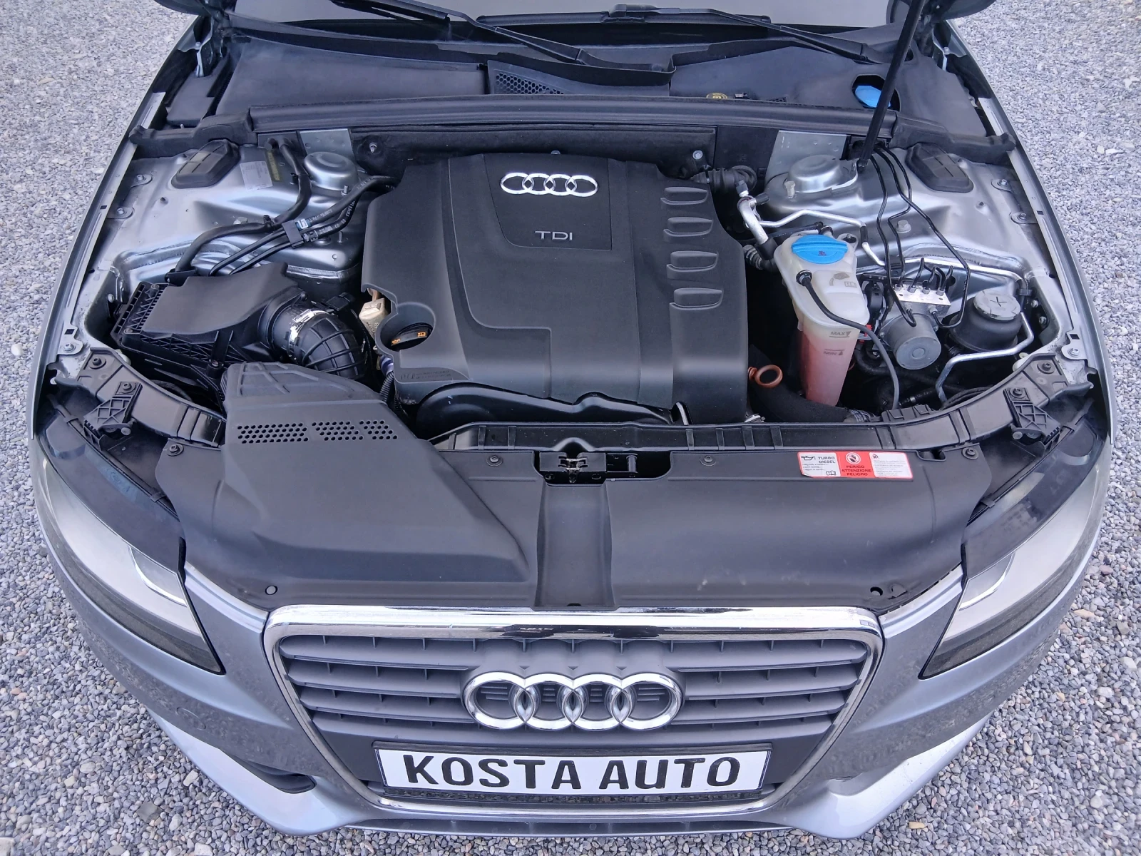 Audi A4 КАТО НОВ, снимка 15 - Автомобили и джипове - 52438660