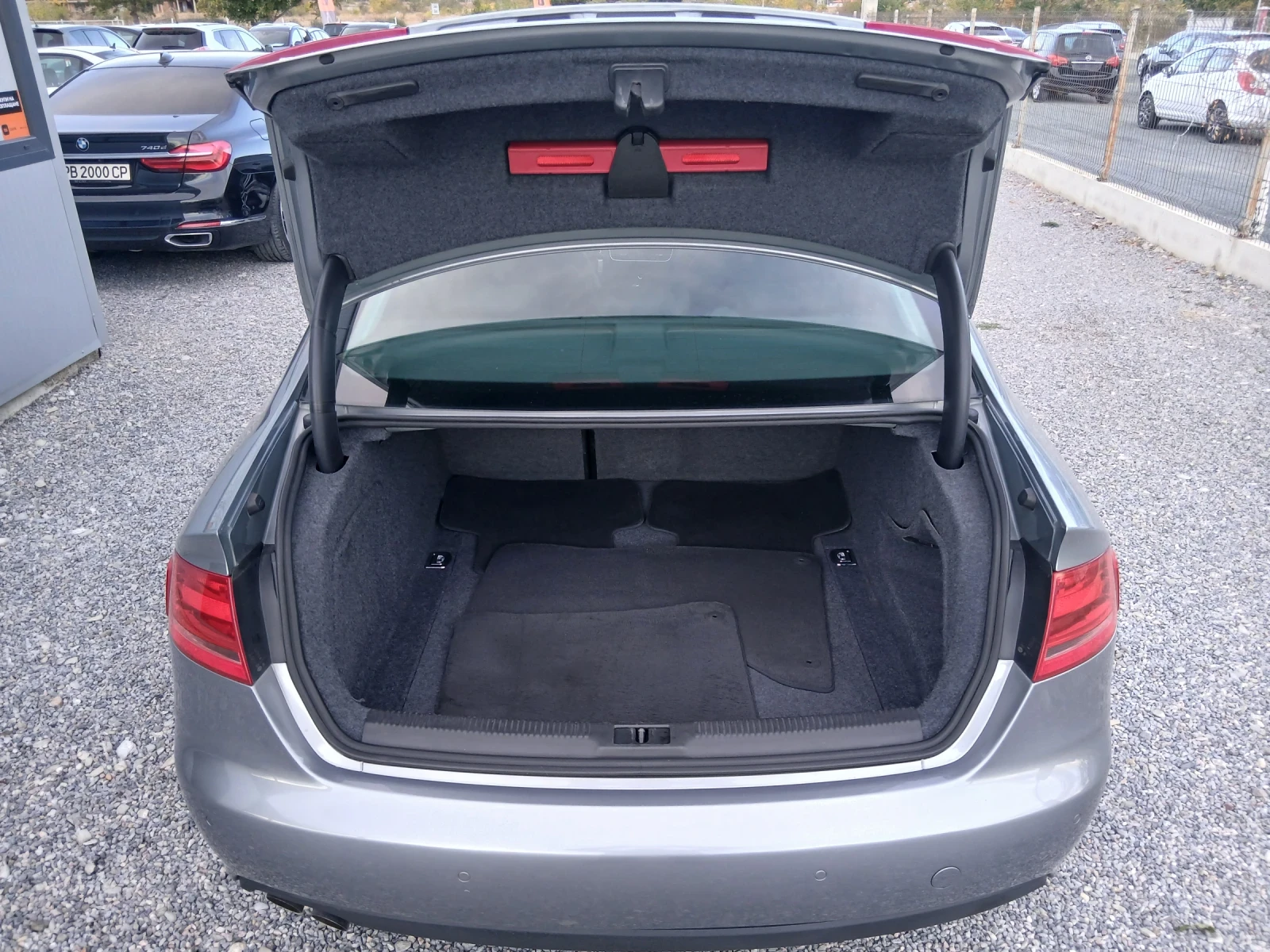 Audi A4 КАТО НОВ, снимка 16 - Автомобили и джипове - 52438660