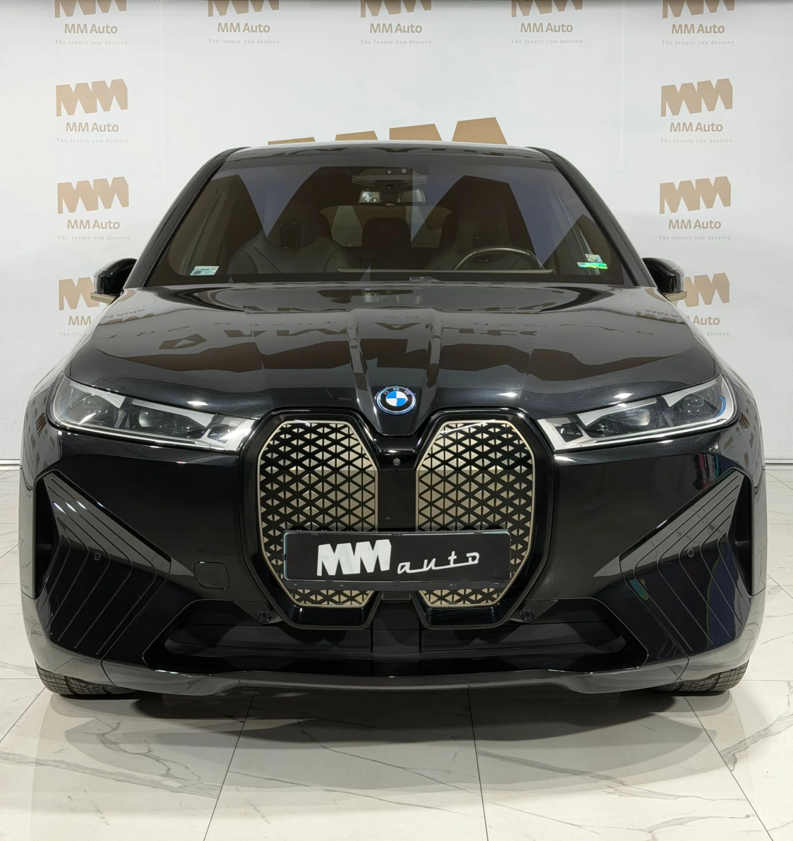 BMW iX 40 xDrive* SkyLounge* H/K* SoftClose - изображение 4