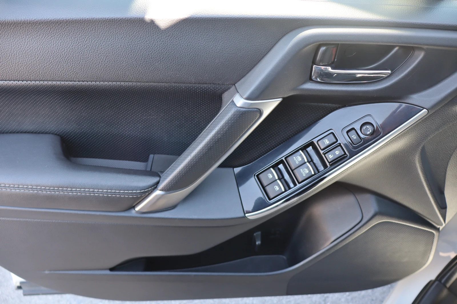 Subaru Forester 2.0D - изображение 9