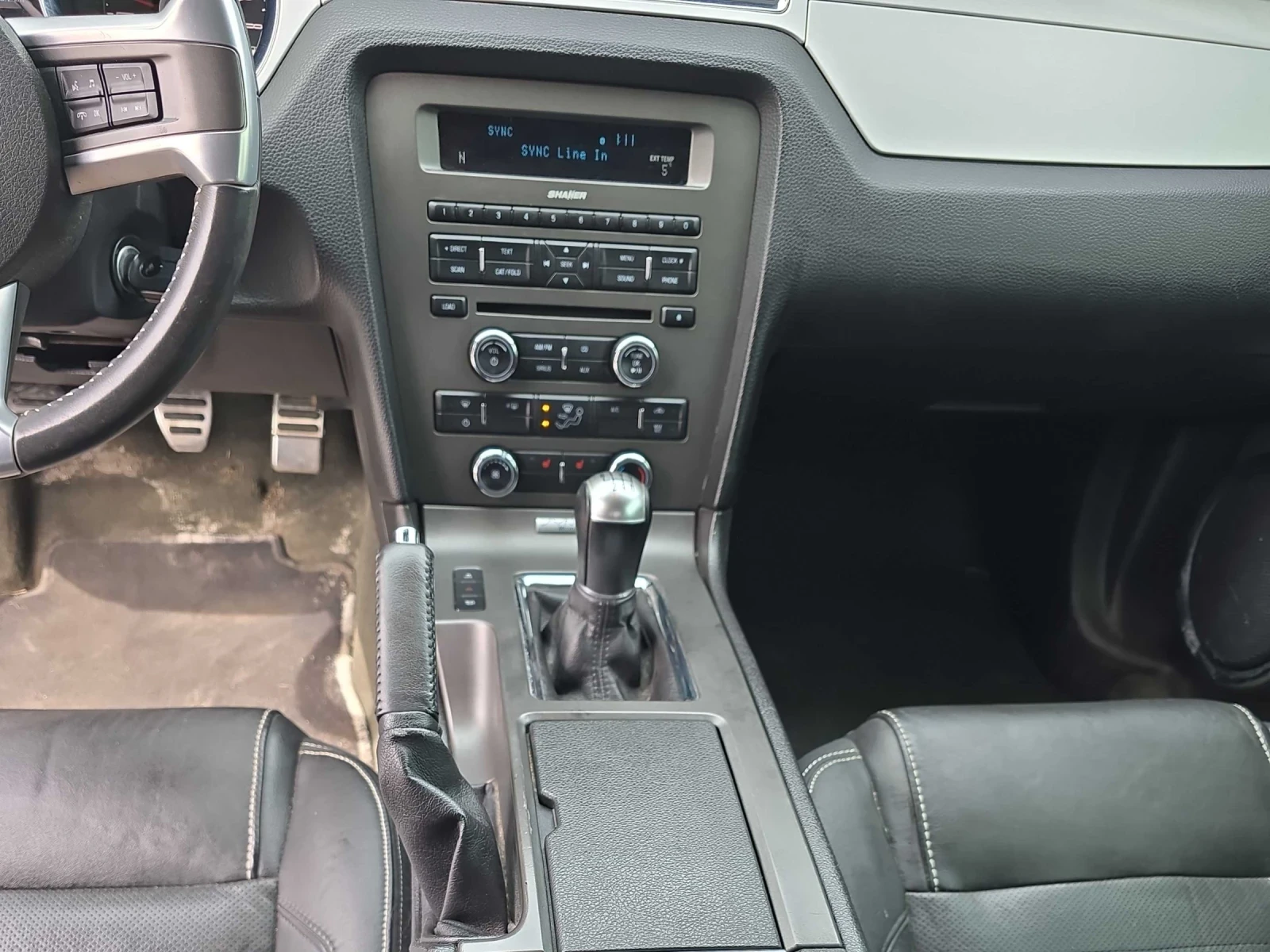 Ford Mustang 3.7 V6 * РЪЧКА * ПОДГРЕВИ * ЧЕРЕН КОЖЕН САЛОН , снимка 11 - Автомобили и джипове - 54082748