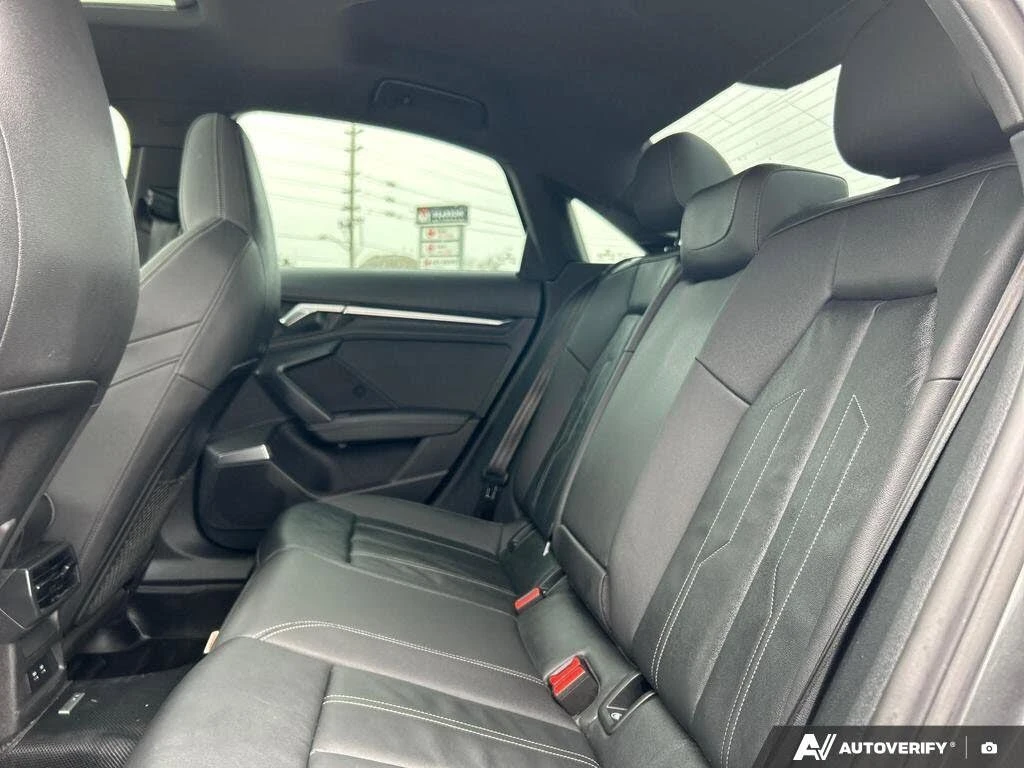 Audi S3 2.0T quattro Technik* АвтоКредит* (Цена до БГ) , снимка 17 - Автомобили и джипове - 54182443