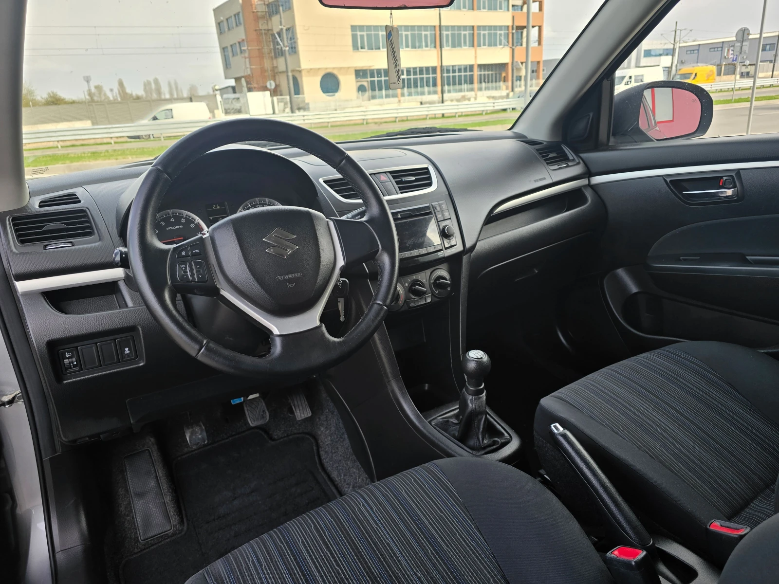 Suzuki Swift 1.2i / Euro 6, снимка 8 - Автомобили и джипове - 54239561