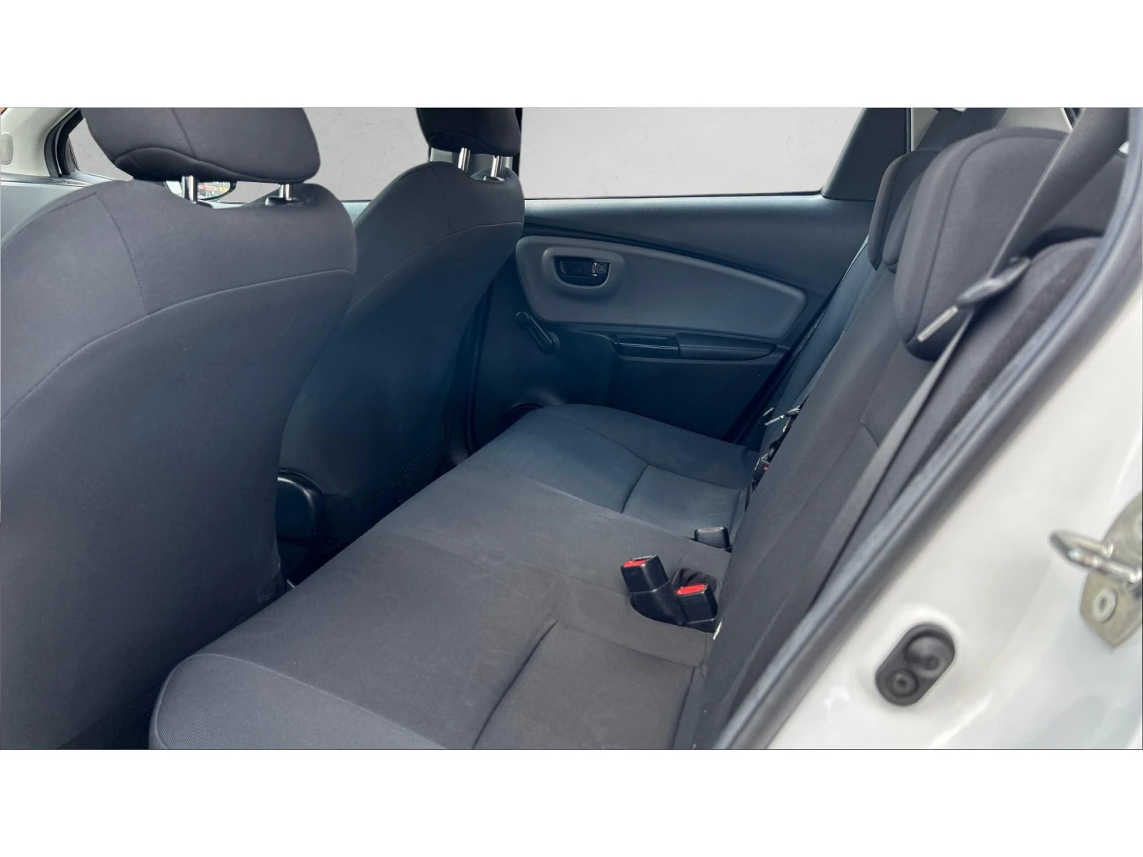 Toyota Yaris 1.5 HSD, ������� ������ �� 222   | Mobile.bg � ����������� 12