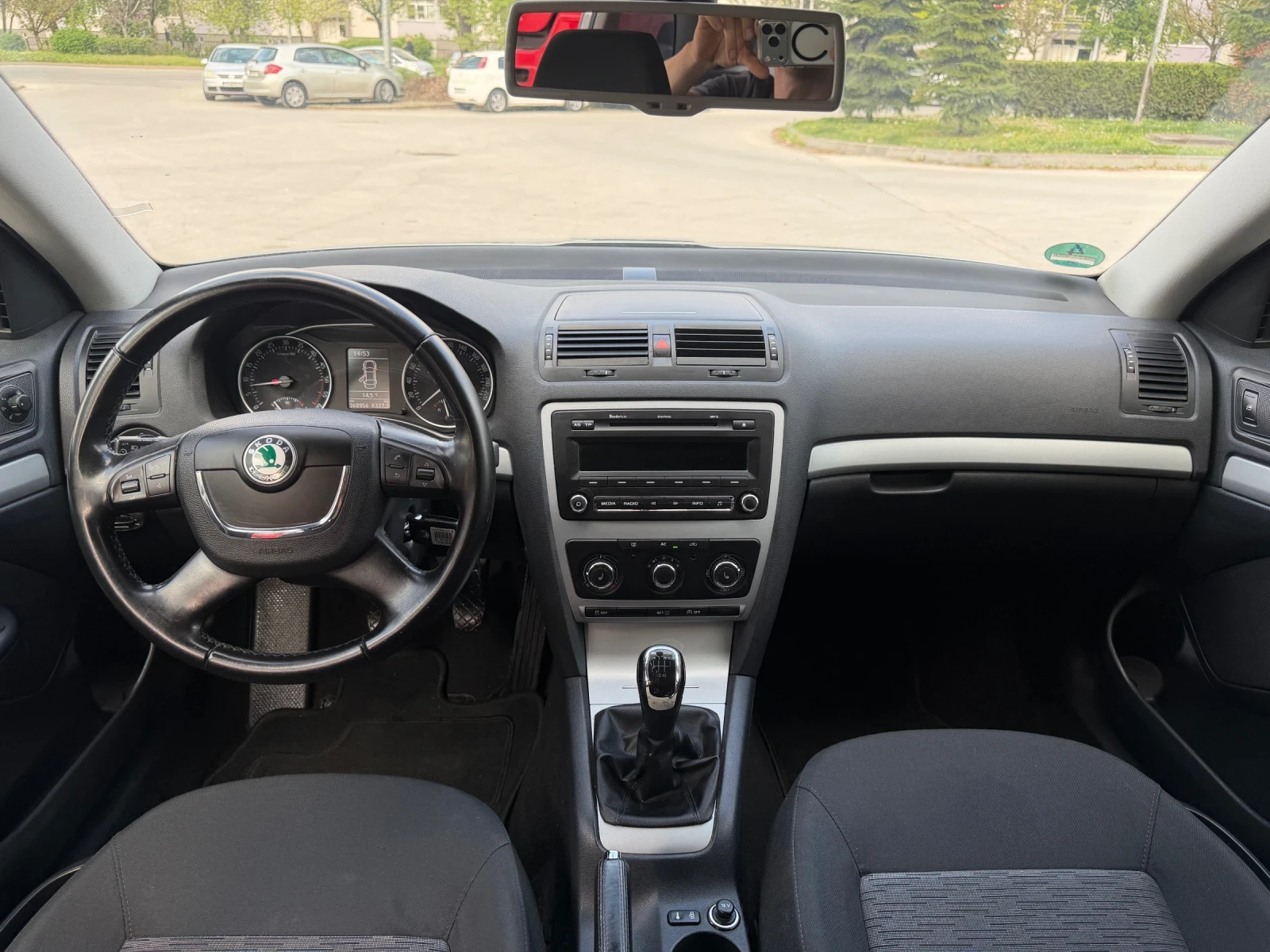 Skoda Octavia 1.6TDI, снимка 6 - Автомобили и джипове - 54436381