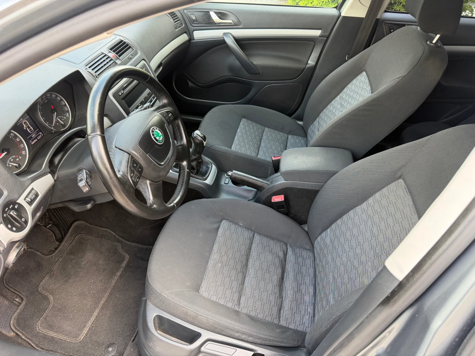 Skoda Octavia 1.6TDI, снимка 5 - Автомобили и джипове - 54436381