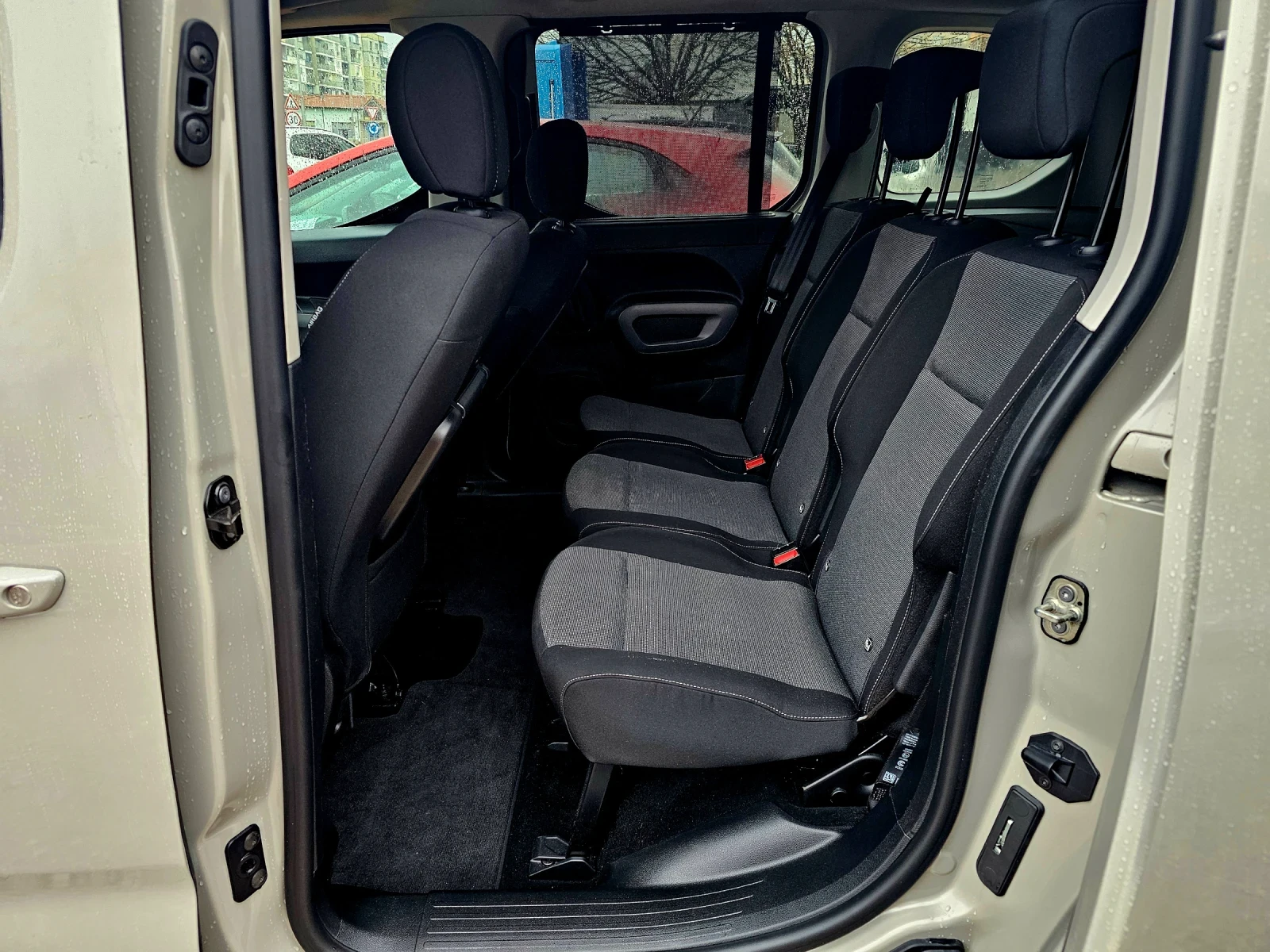 Peugeot Rifter 1.2i TURBO, снимка 9 - Автомобили и джипове - 54577024