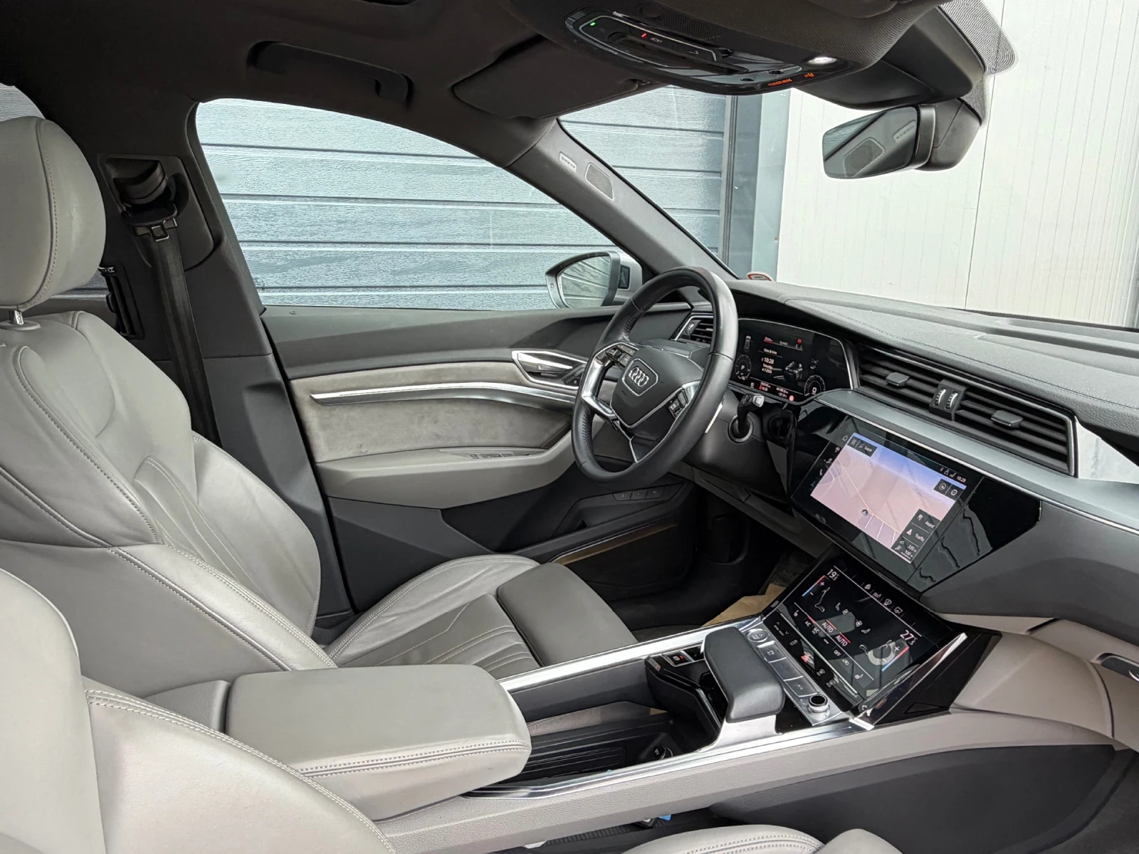 Audi E-Tron 55 Quattro 2019 Head up Panorama, снимка 10 - Автомобили и джипове - 54840186
