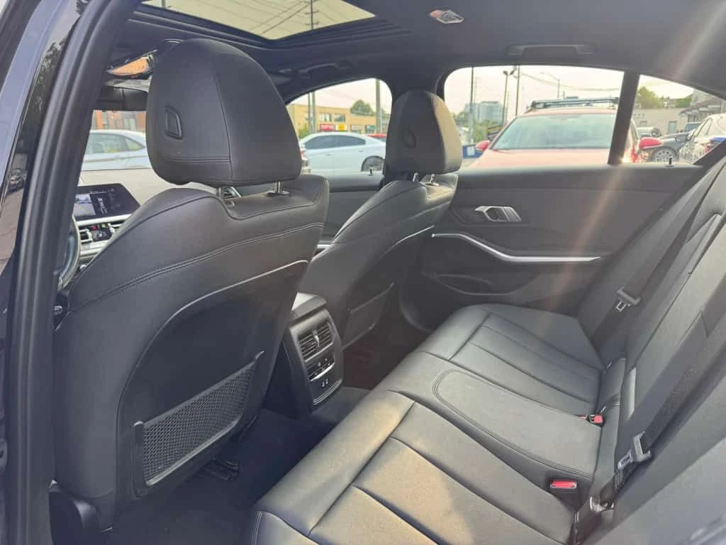BMW 330 * 330i xDrive * CARFAX * ЦЕНА ДО БГ, снимка 14 - Автомобили и джипове - 54918428