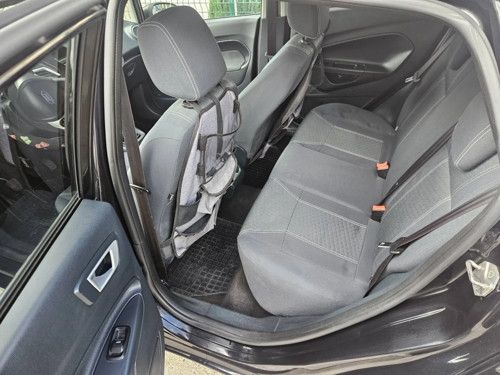 Ford Fiesta 1.6TDCI 95к.с Titanium пакет, снимка 15 - Автомобили и джипове - 54967635