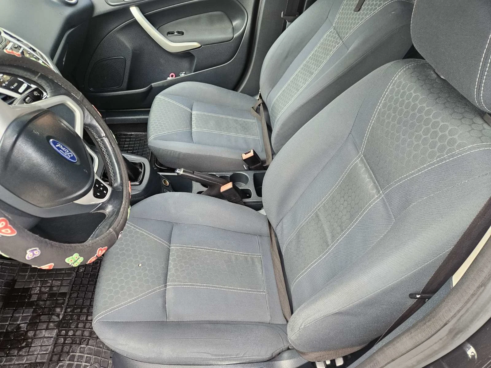Ford Fiesta 1.6TDCI 95к.с Titanium пакет, снимка 4 - Автомобили и джипове - 54967635