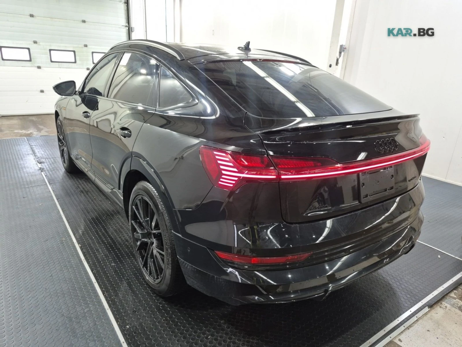 Audi E-Tron SPORTBACK * TECHNIK* AвтоКредит * (ЦЕНА ДО БГ), снимка 4 - Автомобили и джипове - 55327696