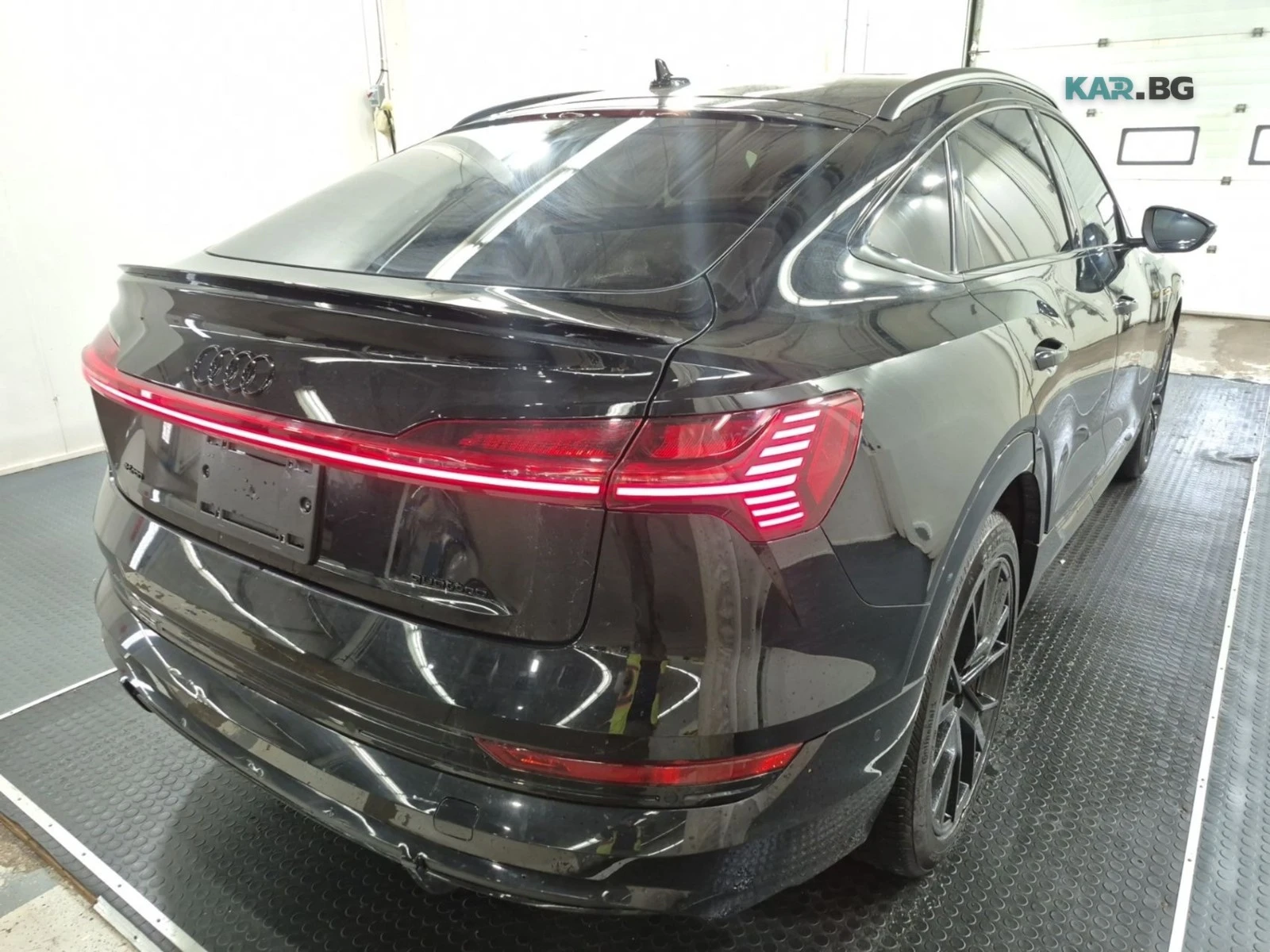 Audi E-Tron SPORTBACK * TECHNIK* AвтоКредит * (ЦЕНА ДО БГ), снимка 3 - Автомобили и джипове - 55327696