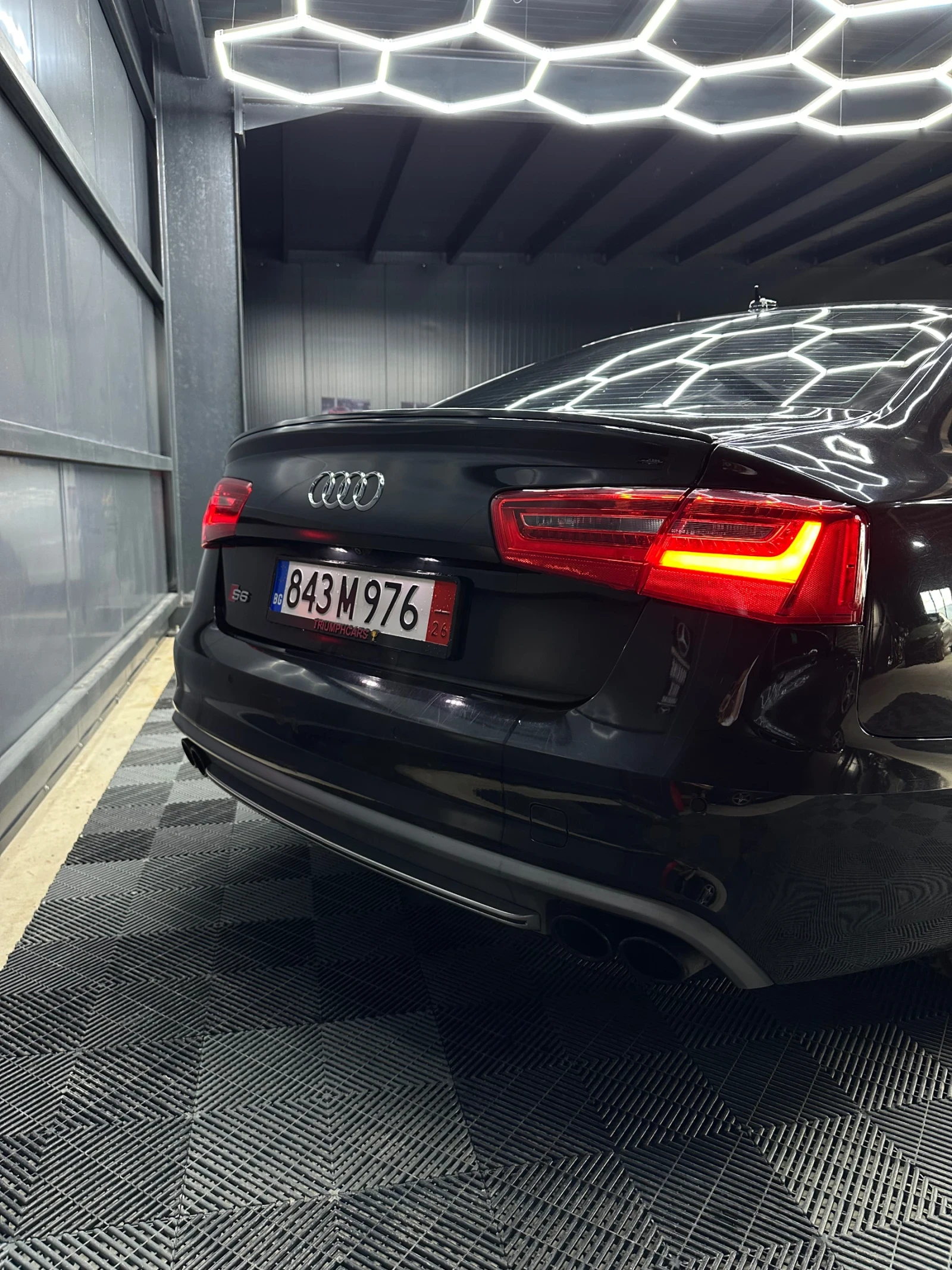 Audi S6 * ДИСТРОНИК * ОБДУХВАНЕ * МАСАЖИ * B&O * , снимка 5 - Автомобили и джипове - 56085706
