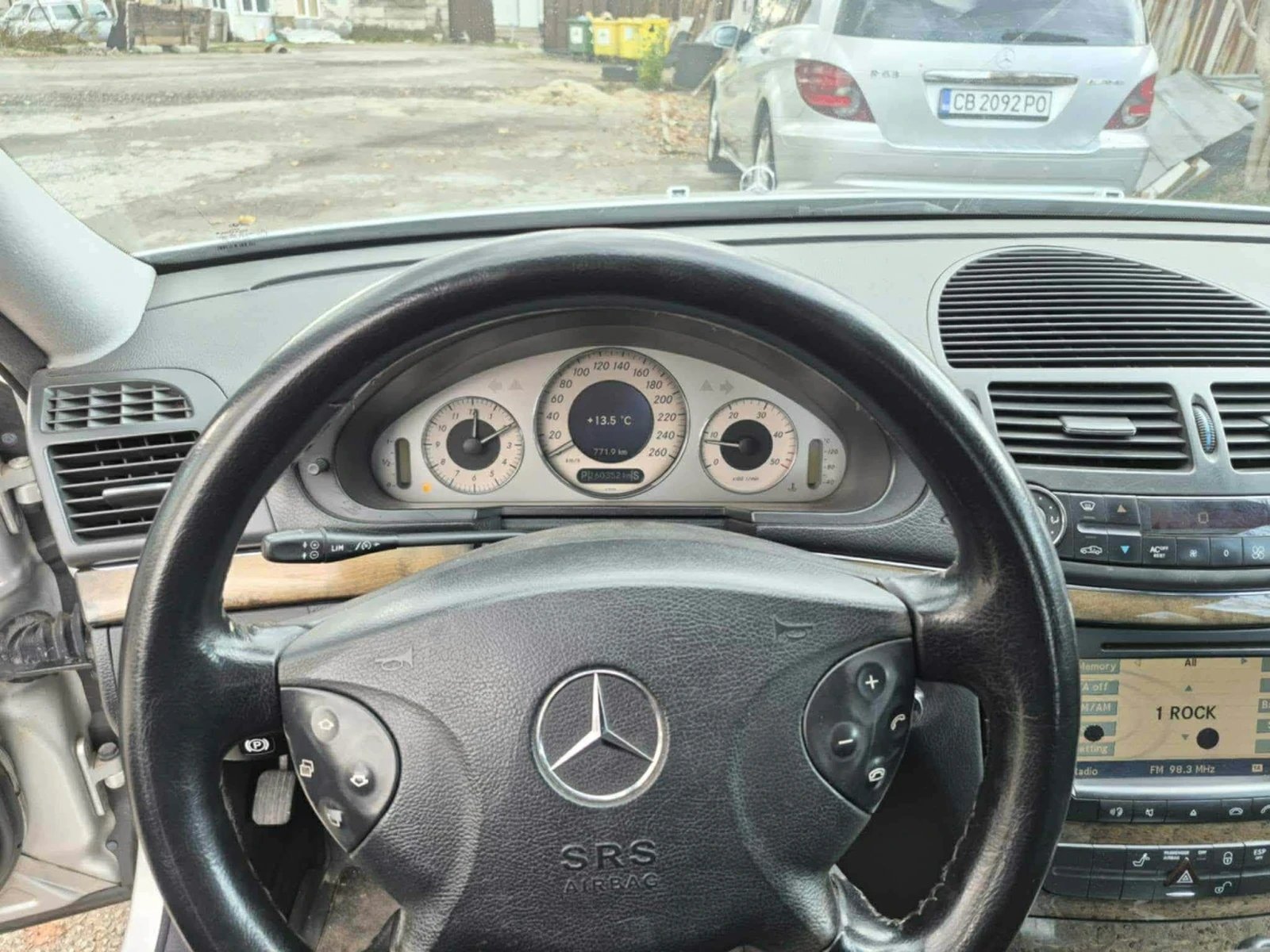 Mercedes-Benz E 270, снимка 5 - Автомобили и джипове - 56303792