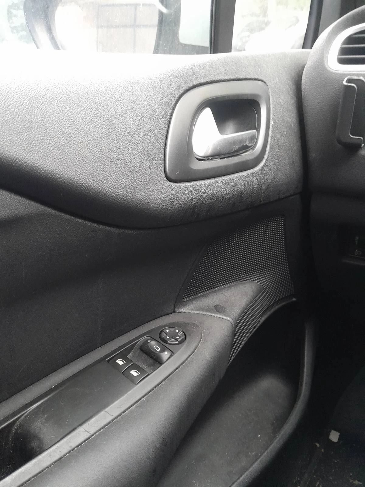 Citroen C4 1.4 90Кс, снимка 9 - Автомобили и джипове - 56748842