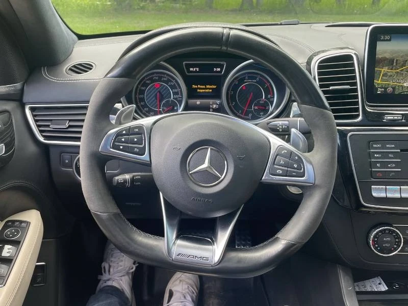 Mercedes-Benz GLE 63 S AMG * ОБДУХВАНЕ * PANO * 360 * АВТОКРЕДИТ, снимка 13 - Автомобили и джипове - 54964696
