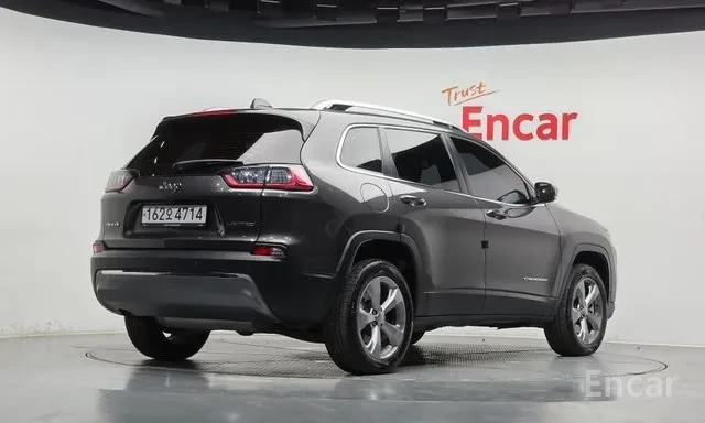 Jeep Cherokee 2.4* AWD* ОБДУХ* КАМЕРА* ПОДГРЕВ* Lane assist* , снимка 2 - Автомобили и джипове - 56319011